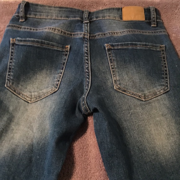Woman’s Jeans with embroidered bottoms.Size Small. - Picture 3 of 6